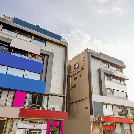 Capital O Maple View Hotel Naroda ภายนอก รูปภาพ