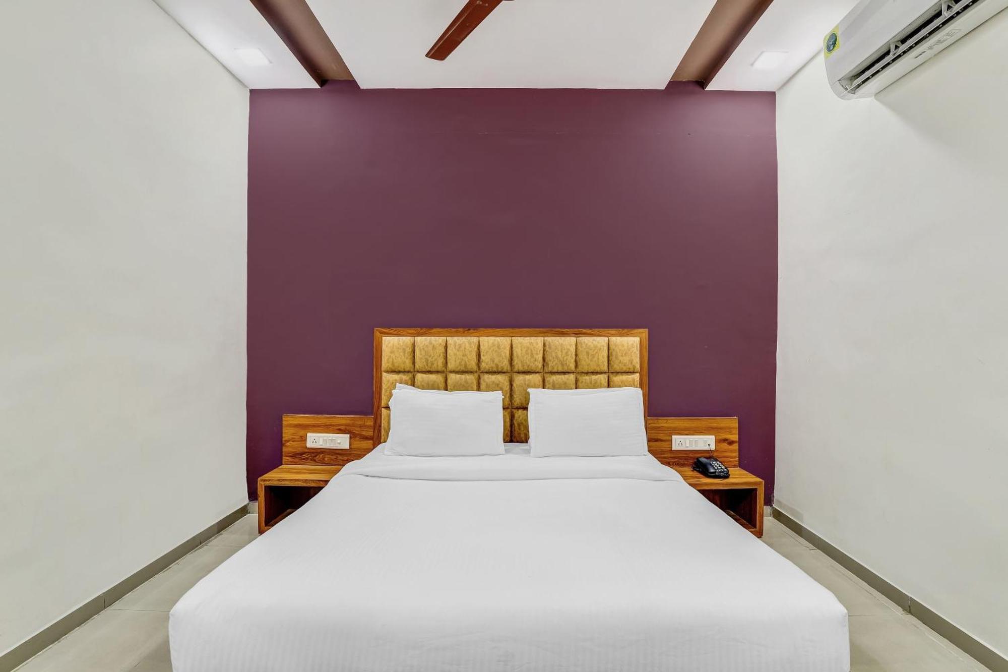 Capital O Maple View Hotel Naroda ภายนอก รูปภาพ
